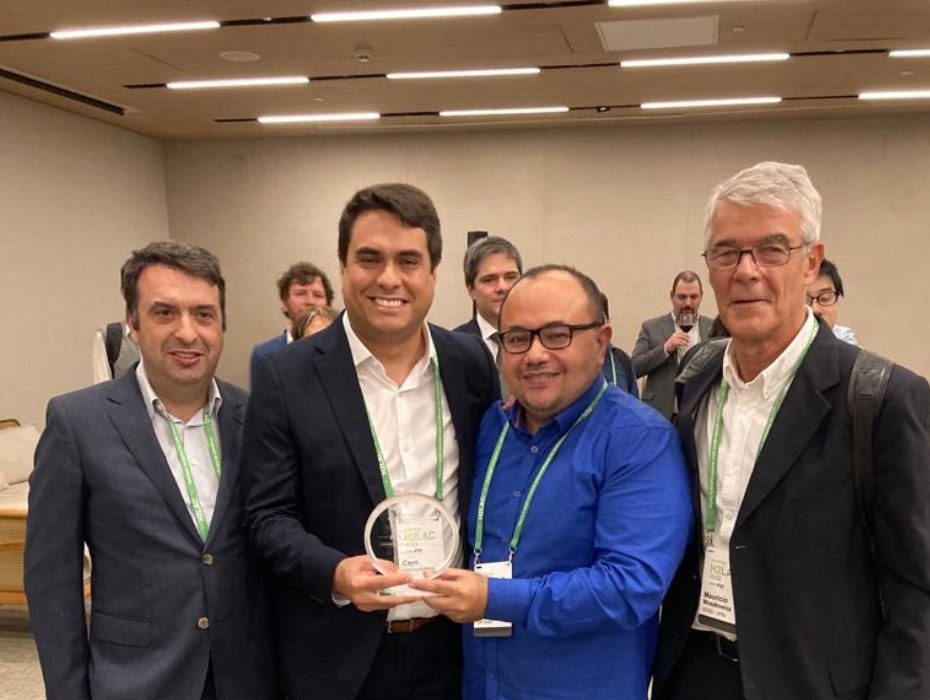 Equipe recebe o prêmio H2LAC 2023 de Melhor Projeto Pioneiro de Produção de Hidrogênio.